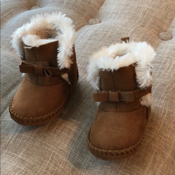 Payless Other - Toddler suede fur boots. Size 4.